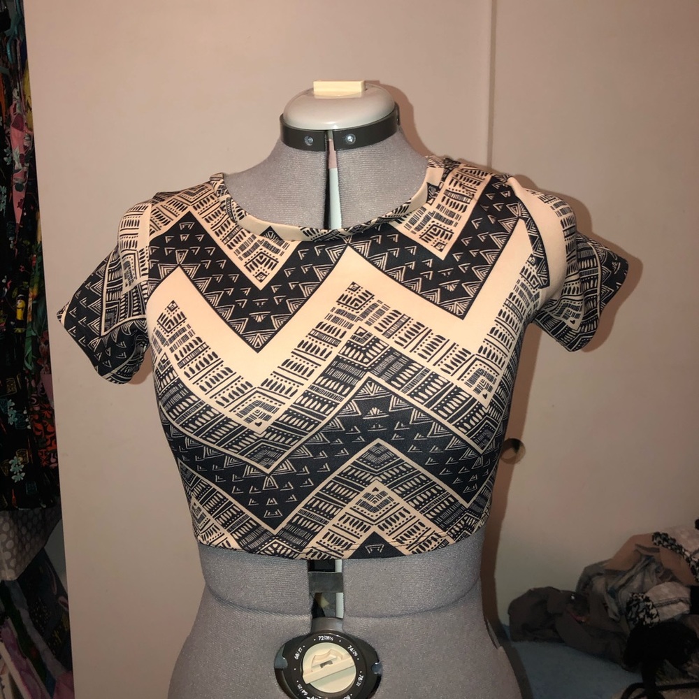 *** 5 for $25! ****  Tribal print crop top